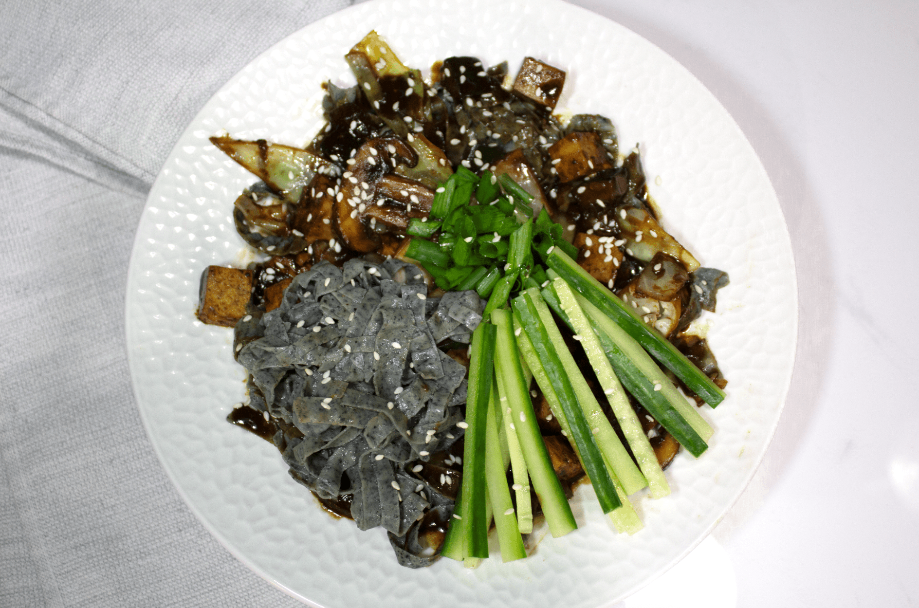 Liviva Tofu Jjajangmyeon - Korean Black Bean Noodles – Livivafoods.com - Seared Tofu And Sesame Black Bean Pasta